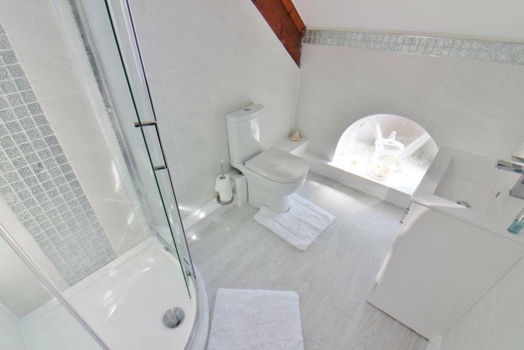 The Chapel House & Hot Tub Villa Andreas Luaran gambar
